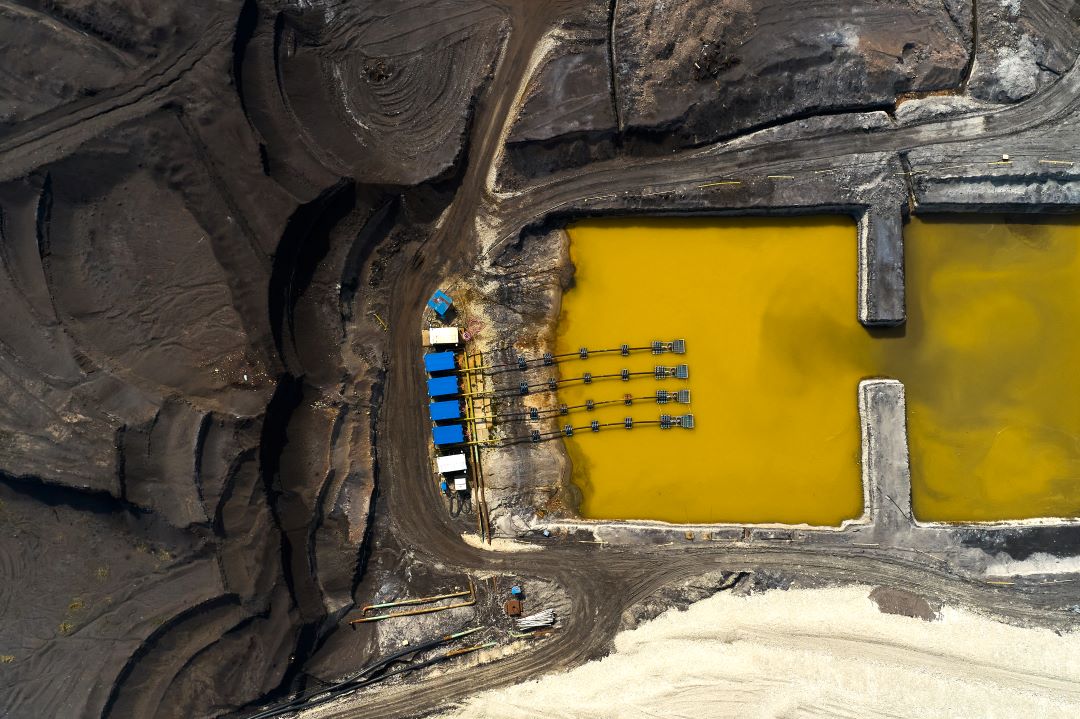 O gerenciamento de resíduos é um aspecto fundamental para se alcançar a almejada sustentabilidade ambiental. Com isso, surge a necessidade de se gerir de forma eficaz a geração, manuseio e a disposição final deste tipo de material.